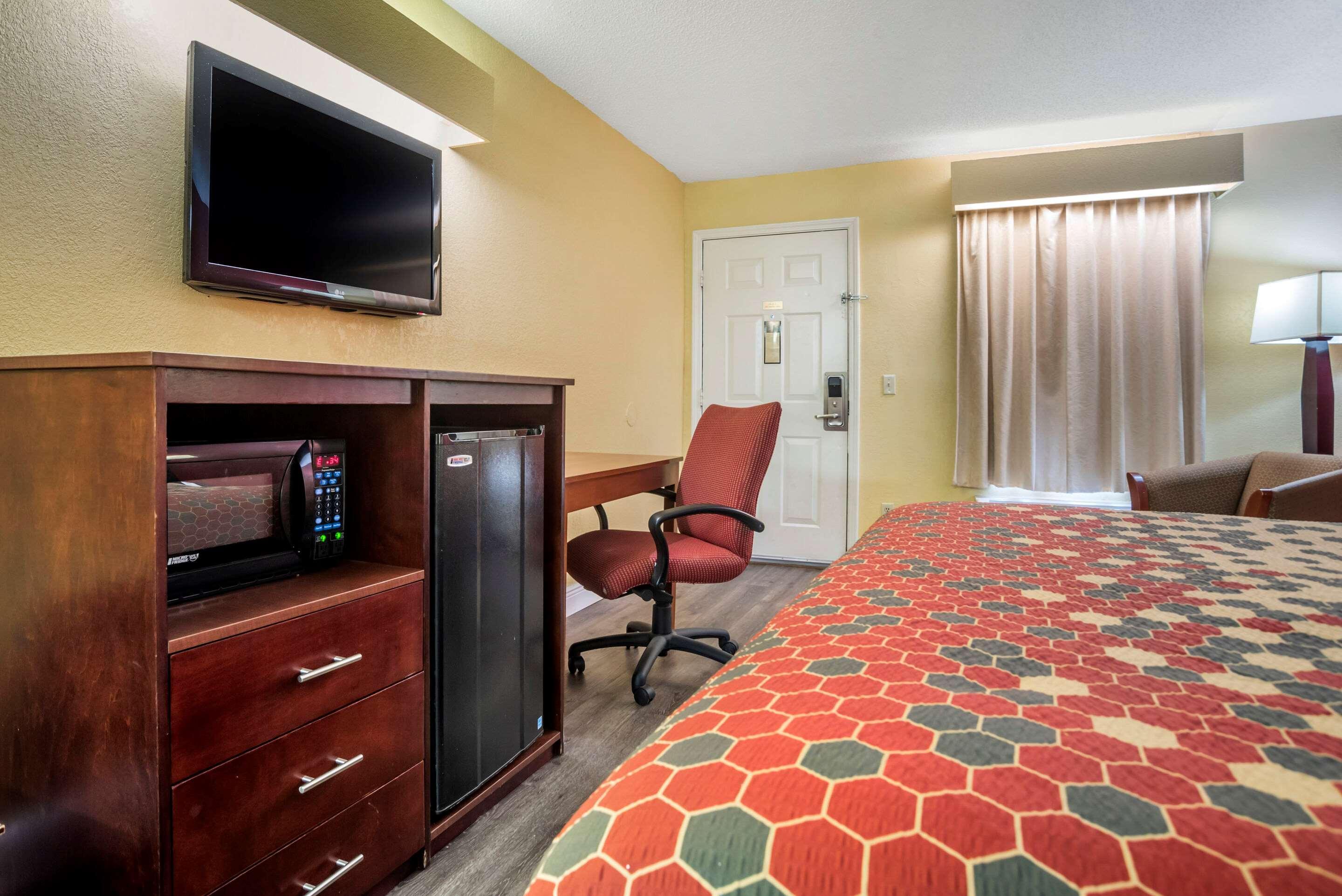 Econo Lodge Tupelo Exterior photo