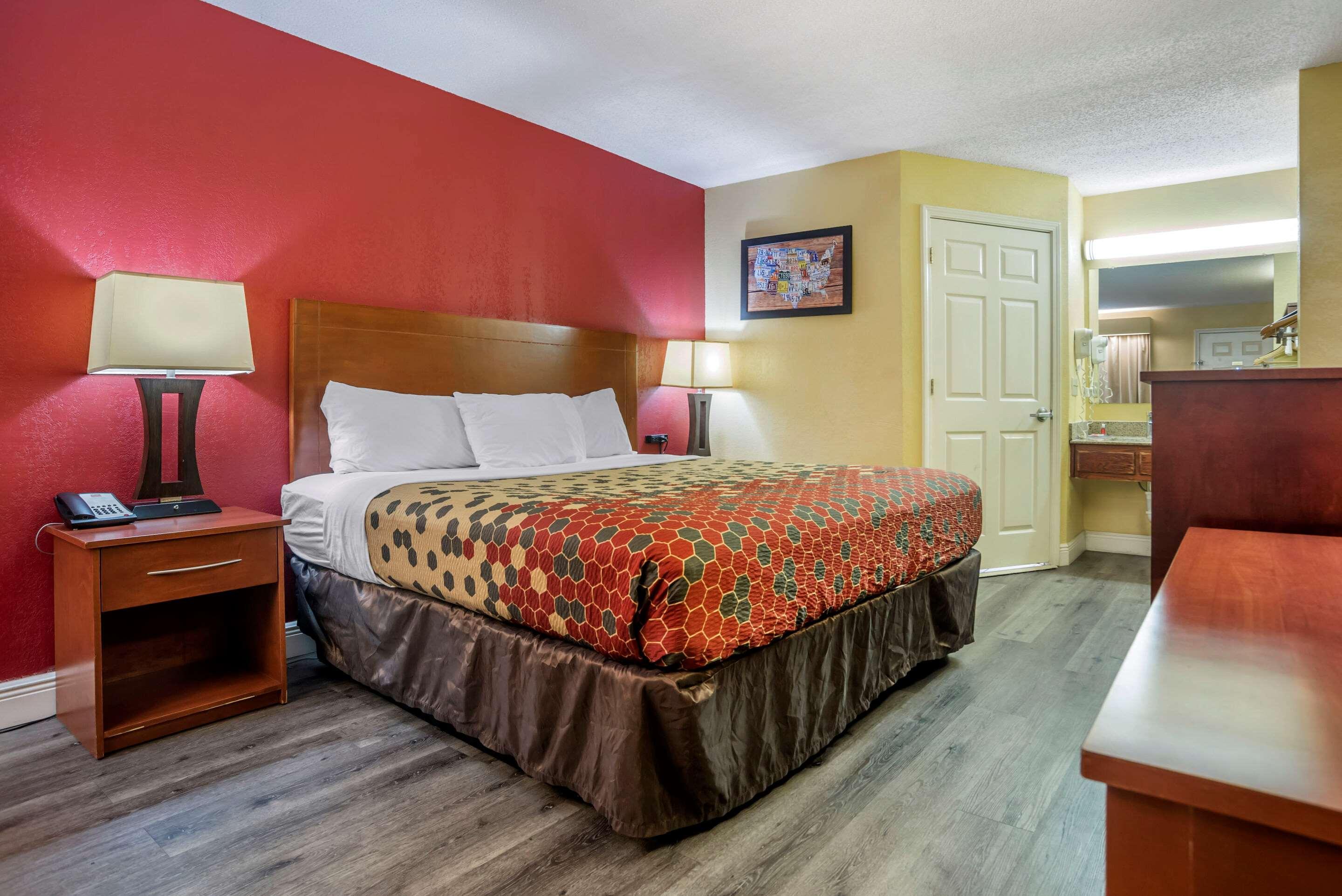 Econo Lodge Tupelo Exterior photo