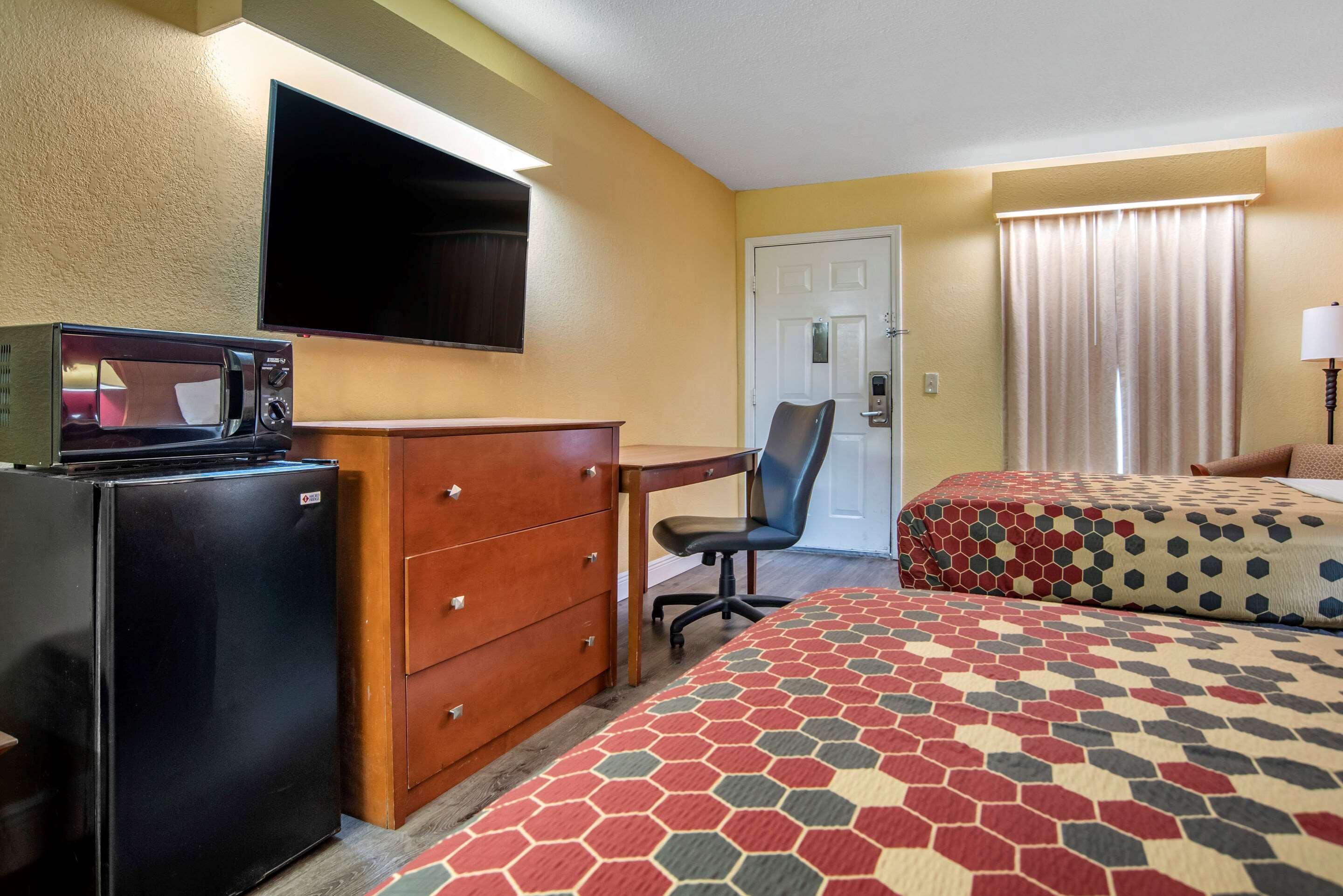 Econo Lodge Tupelo Exterior photo