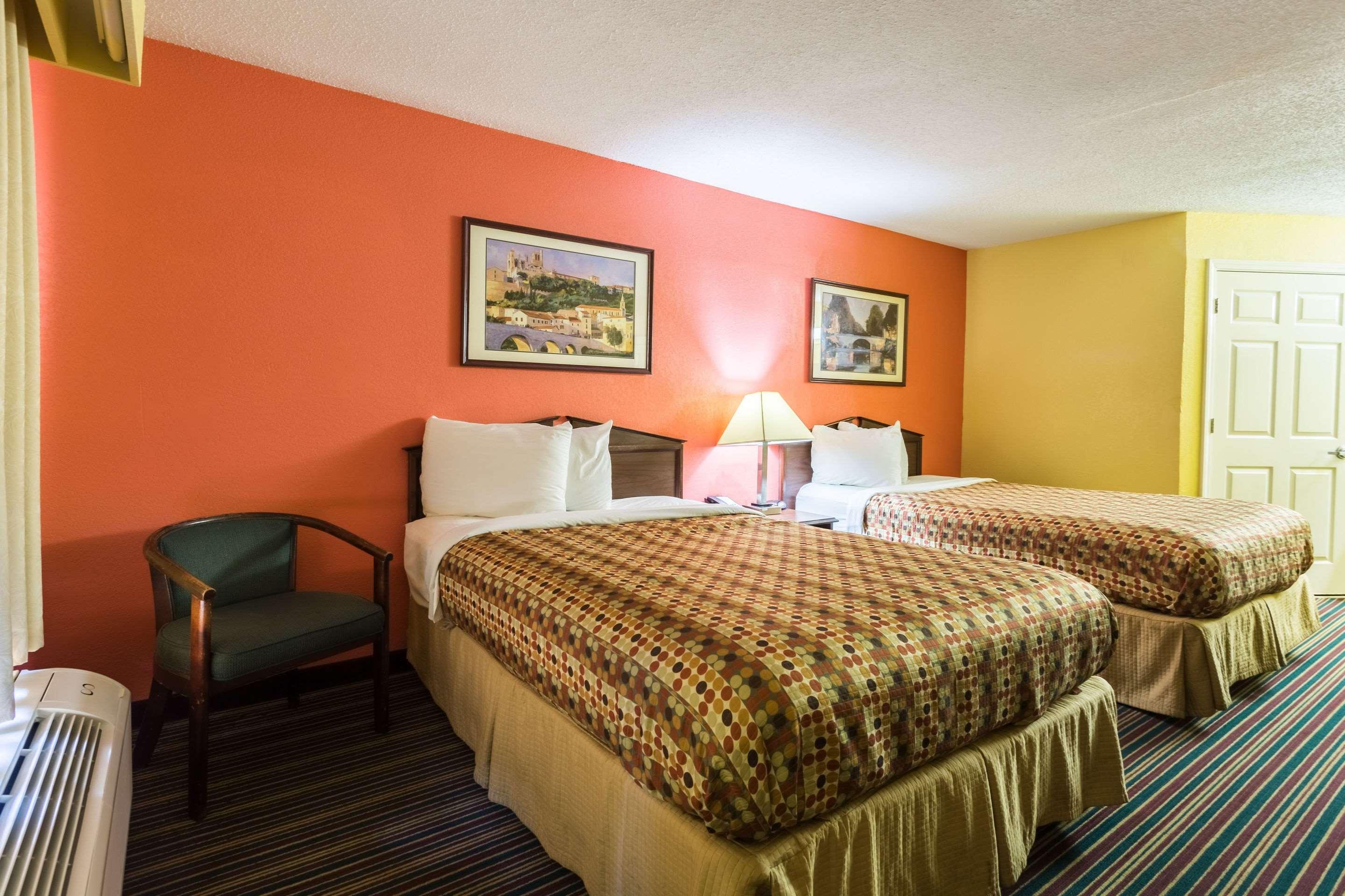 Econo Lodge Tupelo Exterior photo