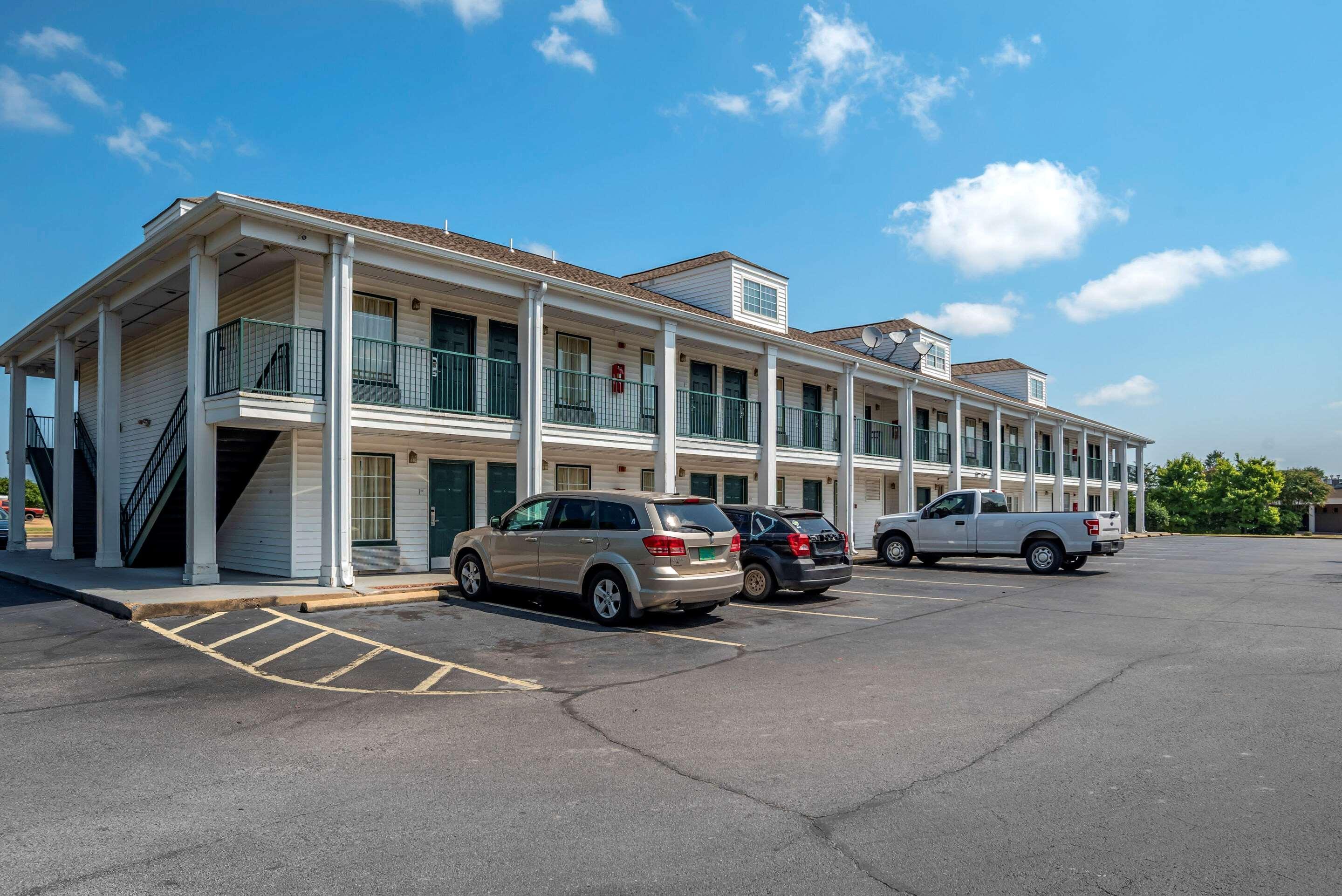 Econo Lodge Tupelo Exterior photo
