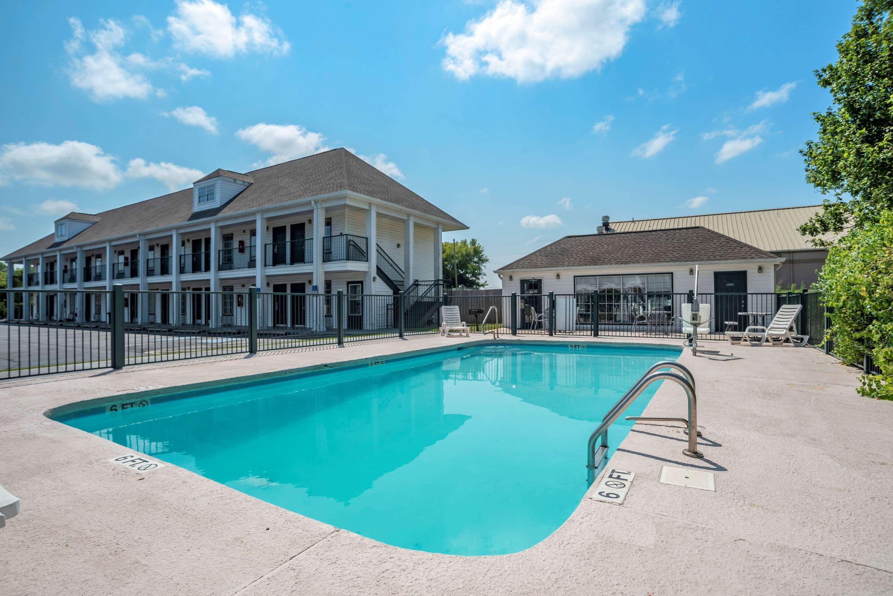 Econo Lodge Tupelo Exterior photo
