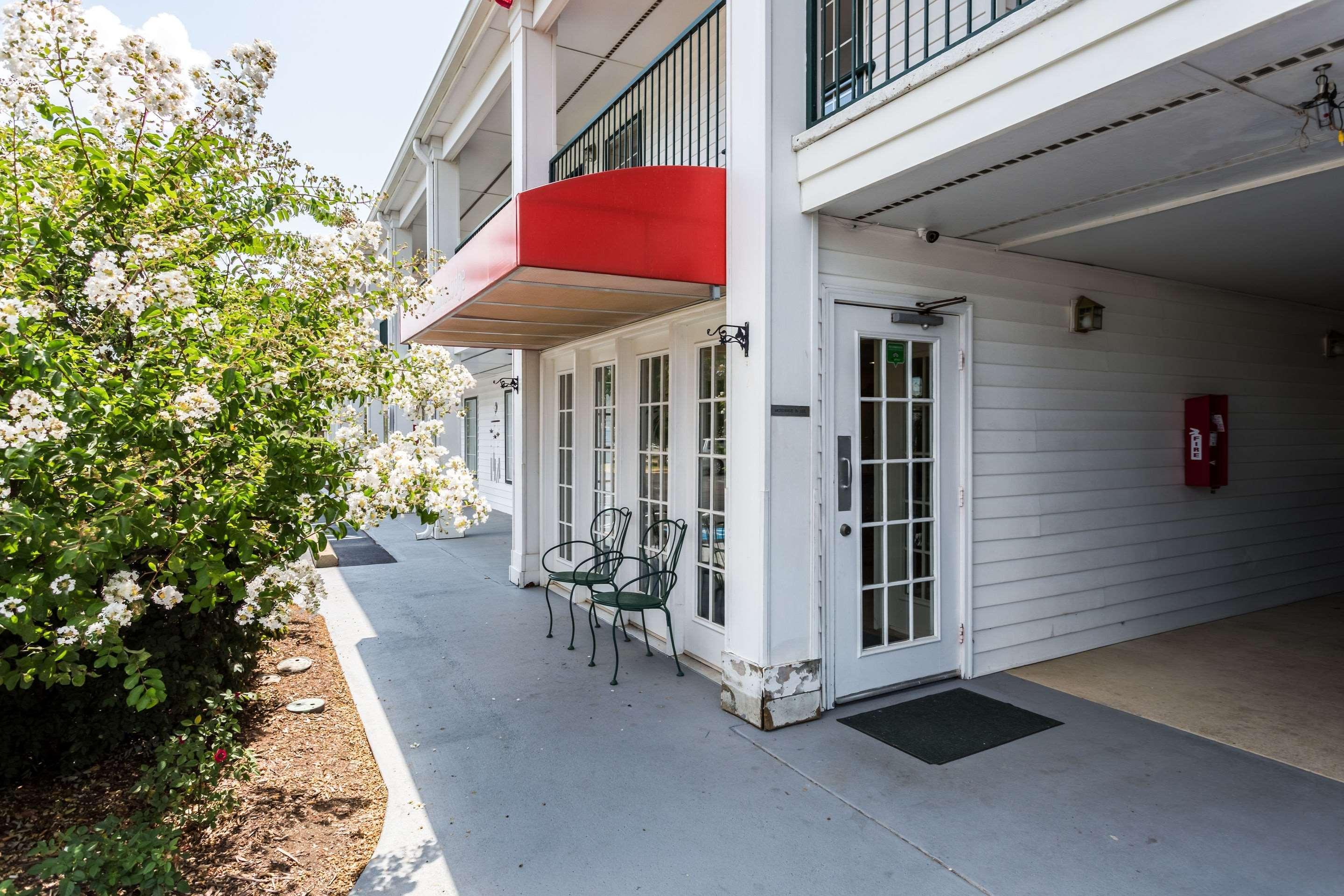 Econo Lodge Tupelo Exterior photo
