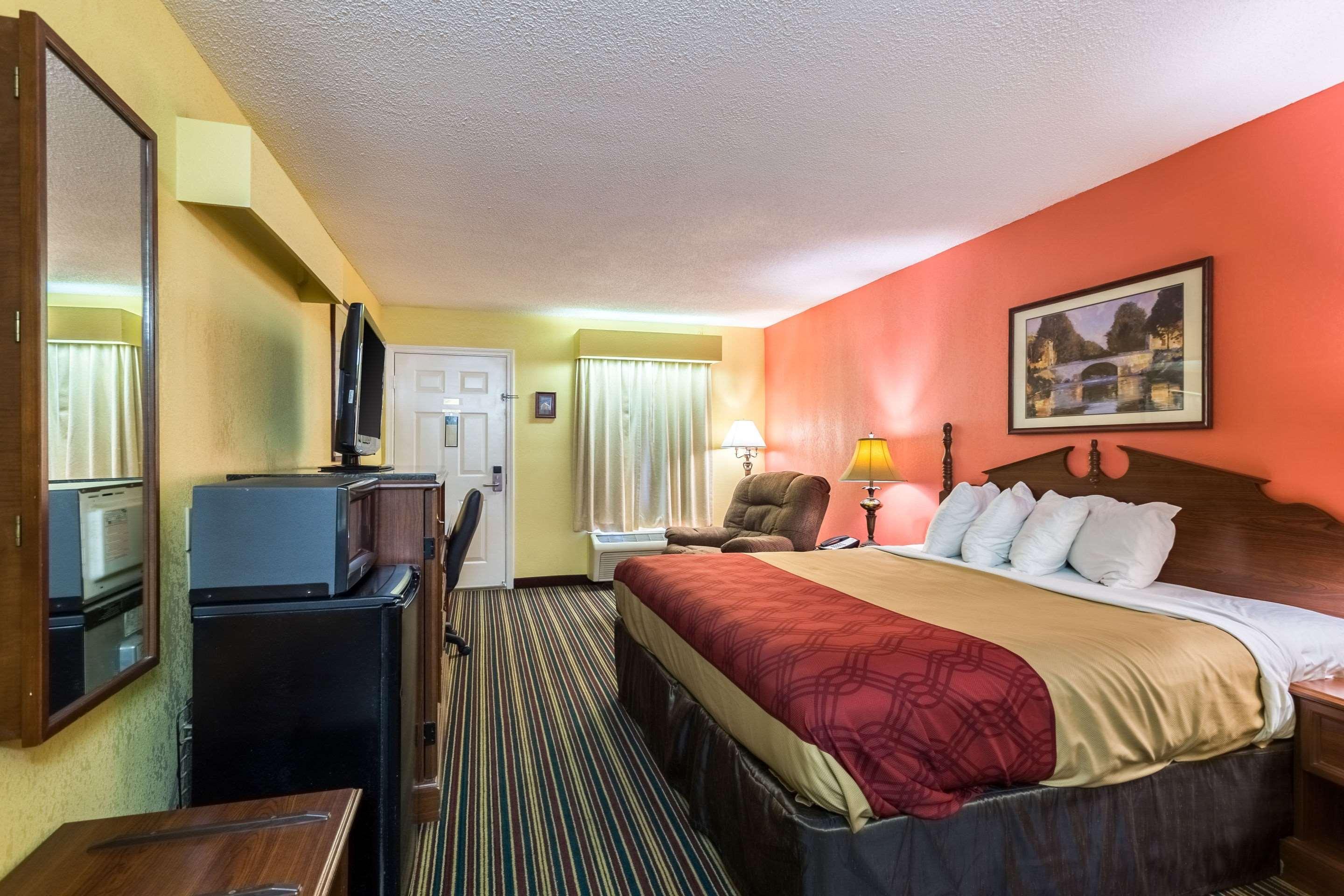 Econo Lodge Tupelo Exterior photo