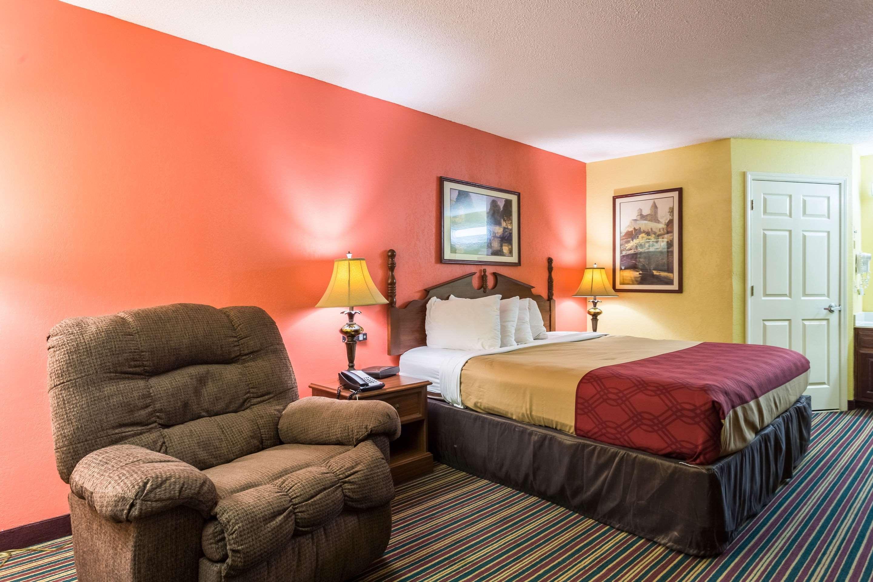 Econo Lodge Tupelo Exterior photo